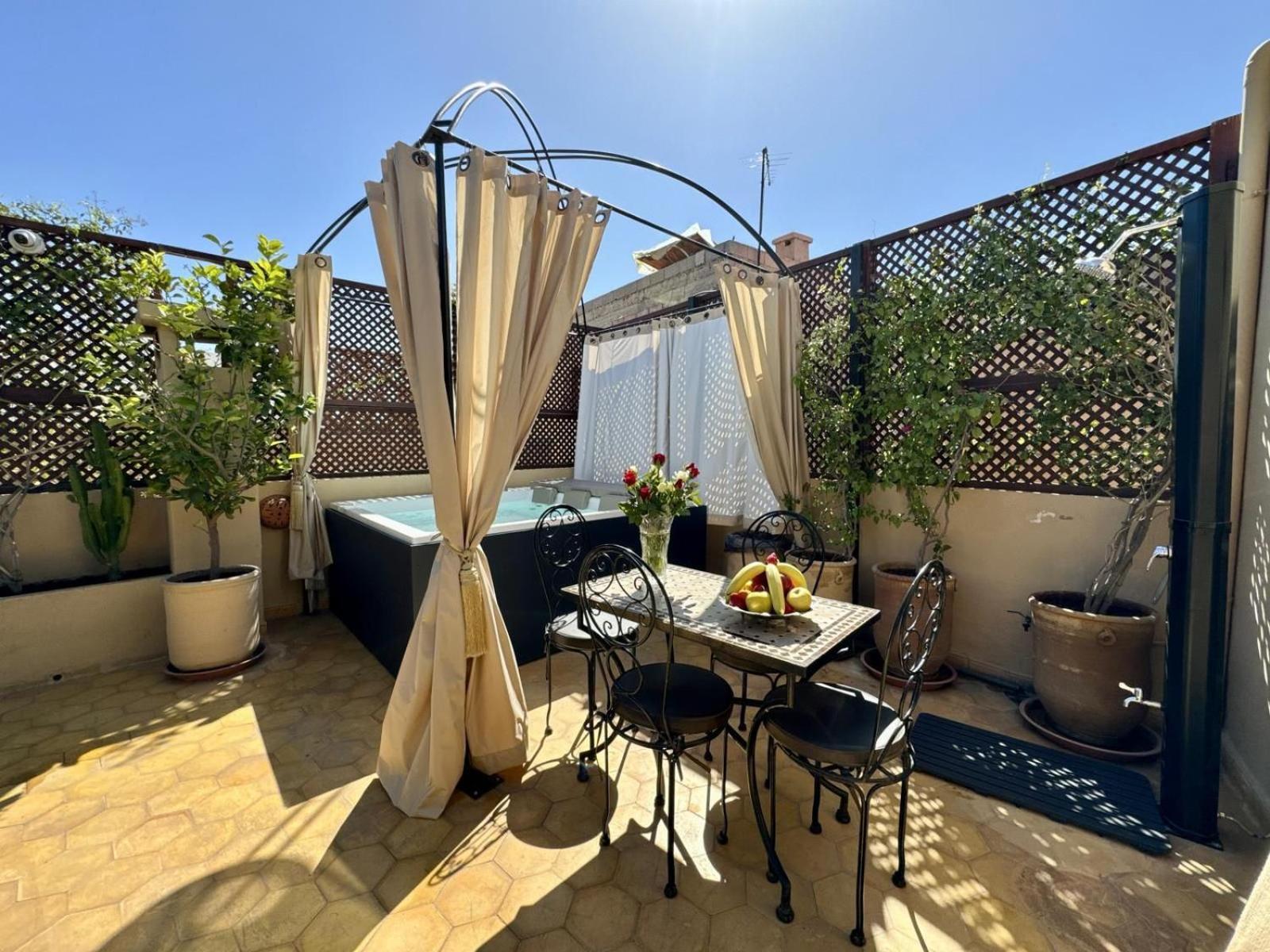 Riad Art De Vivre Avec Jacuzzi マラケシュ エクステリア 写真