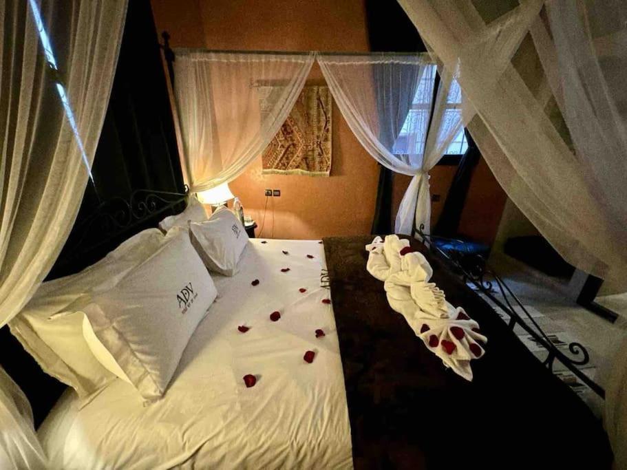 Riad Art De Vivre Avec Jacuzzi マラケシュ エクステリア 写真