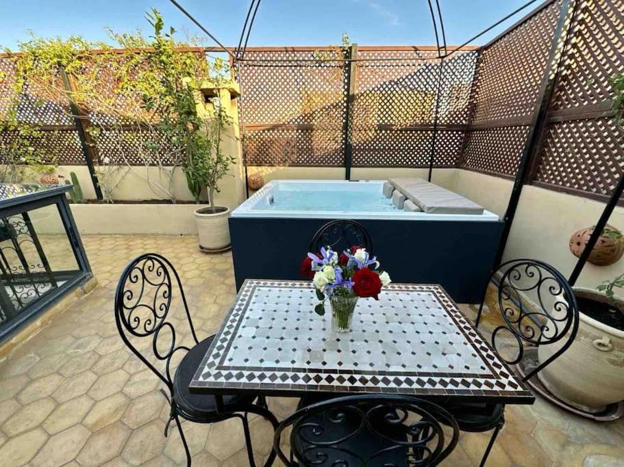 Riad Art De Vivre Avec Jacuzzi マラケシュ エクステリア 写真